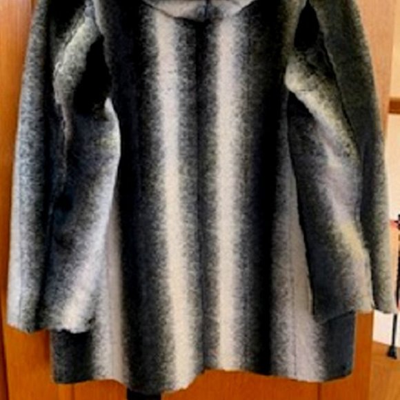 Women's Adrienne Landau Reversible Faux Fur Jacket/Coat Gray/White Striped Sz:L - Picture 3 of 10